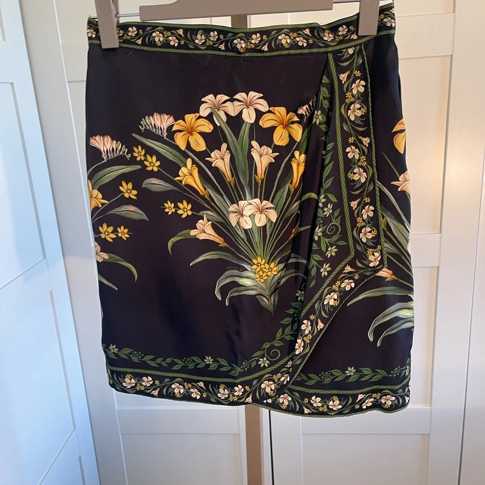FARM Rio Floral Black Wrap Skirt - Picture 6 of 7